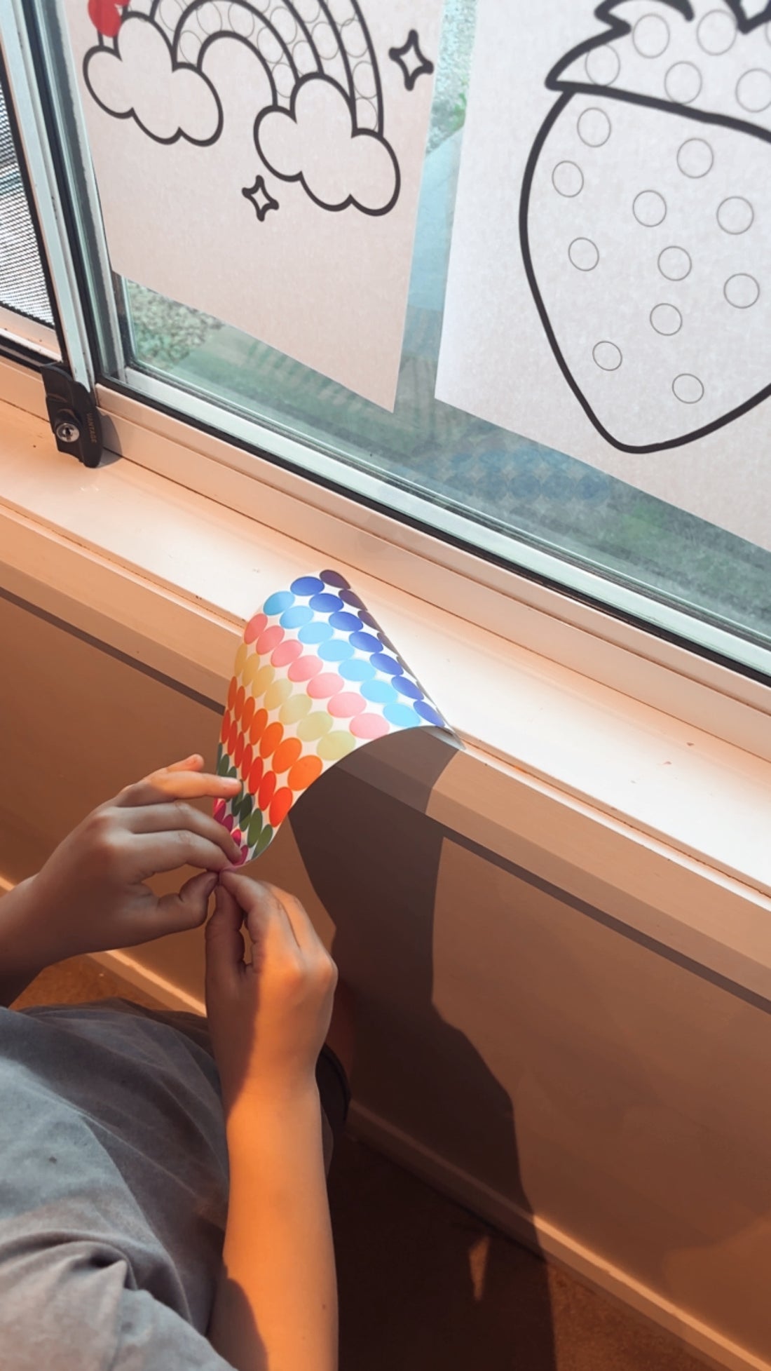 Nurturing Tiny Hands: A Guide to Fine Motor Skills Development ✏️